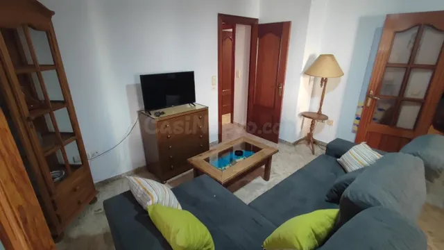Amplio Piso de 4 Dormitorios en Alquiler en el Centro | REF: - foto 2