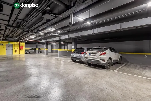Estudio de reciente construcción con piscina, garaje y zonas comunes en Granada — 19