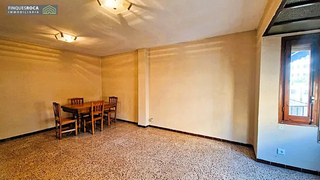 PISO GRANDE MUY CENTRICO PARA REFORMAR — 18