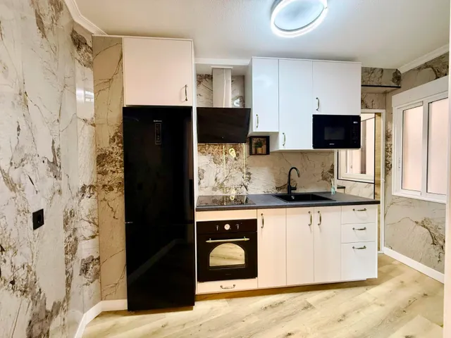 Apartamento reformado de 2 dormitorios a 240 m de la playa — 13