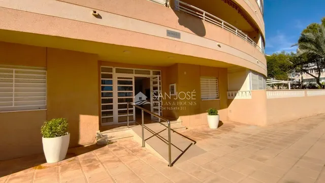 VENTA DE PISO REFORMADO EN ARENALES DEL SOL CON LICENCIA TURÍSTICA — 21