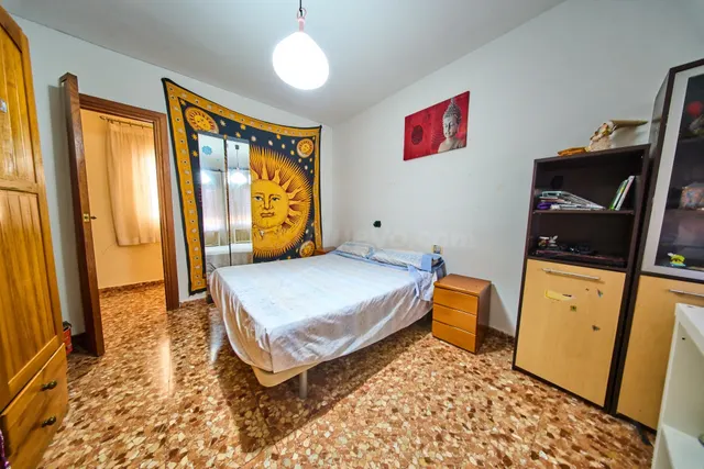 Amplia vivienda de 210 m2 en el centro de Alhendín con gran  - foto 3
