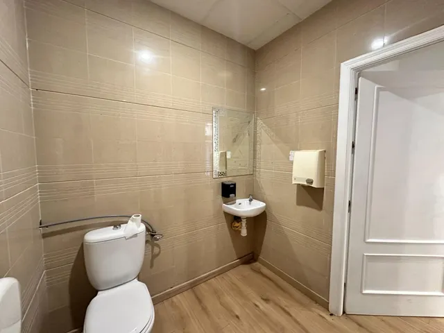 Oportunidad Única: Local Comercial Totalmente Acondicionado en San Pedro del Pinatar (Murcia) — 15