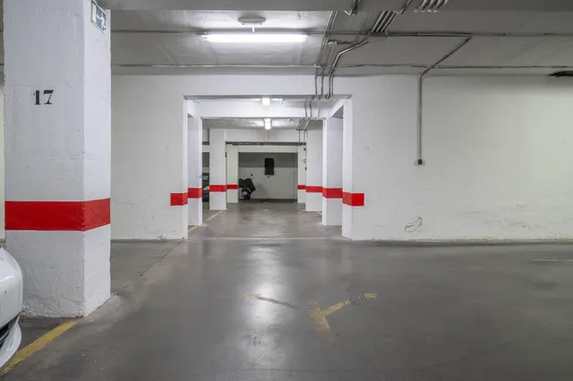 Alquiler plaza de aparcamiento para moto en Arabial — 26