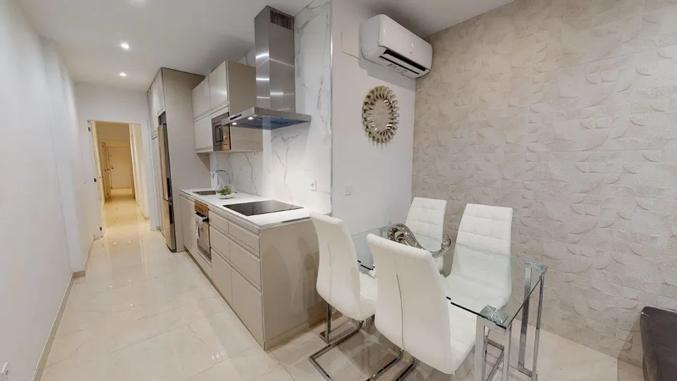 Oportunidad única: Local comercial adaptado a vivienda en Carlos III, Córdoba por 120.000€