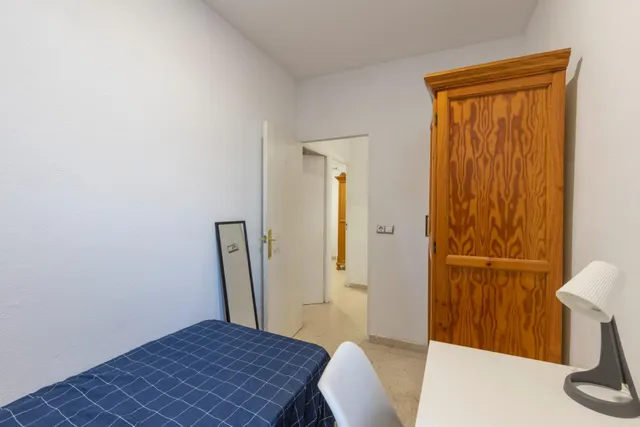 Piso ideal para inversión con alta rentabilidad junto a facultades de  Cartuja en Granada — 10