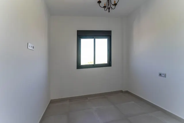 Chalet pareado con garaje, piscina y jardin — 24