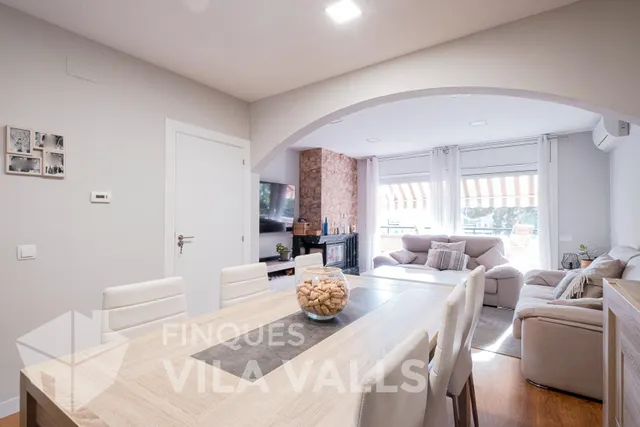 Casa esquinera con jardín privado y estilo inigualable — 9