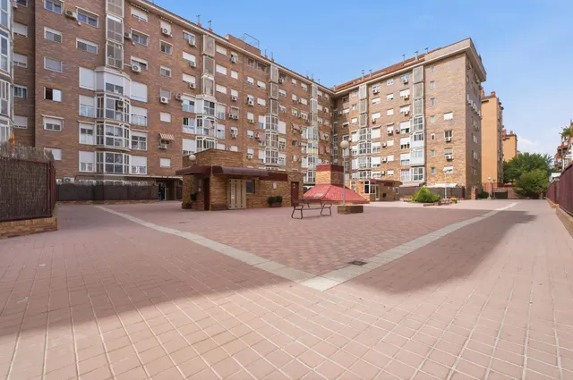 VENTA PISO EN MADRID ZONA BUTARQUE TERRAZA, PARKING Y PISICNA COMUNITARIA!! — 24