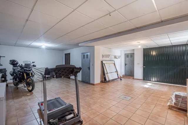 INCREÍBLE CHALET INDEPENDIENTE EN ZONA PRIVILEGIADA — 35