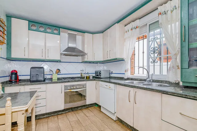 ¡AMPLIA CASA DE 4 DORMITORIOS, 3 BAÑOS Y CALEFACCIÓN CENTRAL EN LA ZUBIA! ✨ — 15