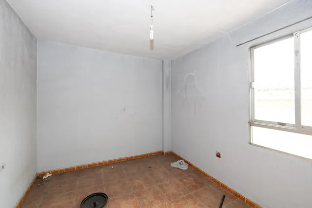 CONJUNTO DE PISOS Y PLANTA BAJA EN GRANADA CON 490 m2 — 19