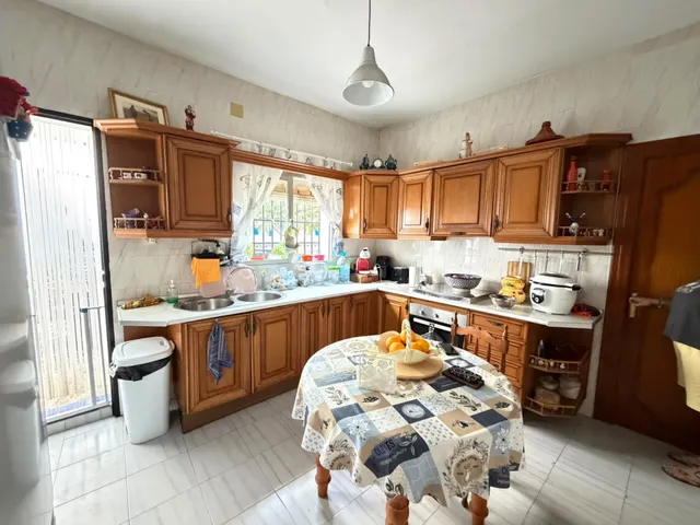 Amplia Casa en Alameda, Andalucía - Ideal para Entrar a Vivir — 9