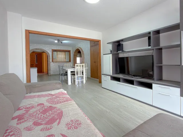 Amplio apartamento completamente reformado + Gran terraza y Piscina comunitaria (160 mts playa) — 8