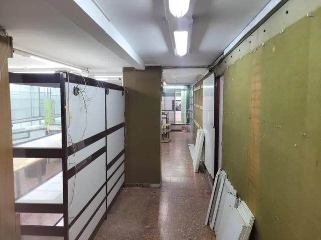 ¡Oportunidad de Inversión Única! Local Comercial en Venta con Gran Potencial de Transformación — 4