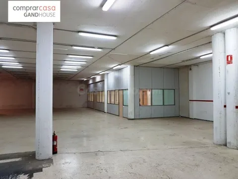 Fantástico Local en Esplugues de Llobregat