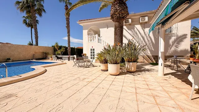 Villa 4 habitaciones 344m² en venta - Centro de la Ciudad Quesada — 10