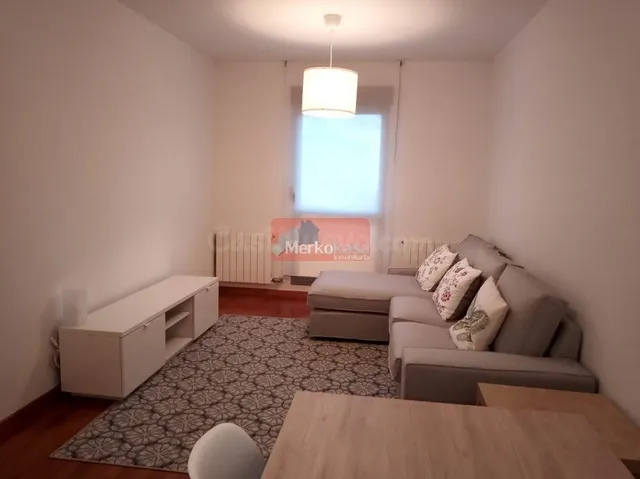 SE ALQUILA PISO AMPLIO Y MODERNO CERCA DE LA ABELLA - foto 5
