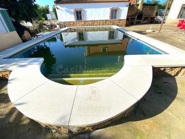 ZONA LAS QUEMADAS - Parcela de terreno de 930 m2 con casa de - foto 2
