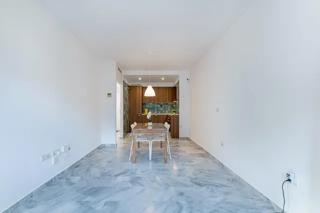 Piso reformado con gran terraza al sur, vistas verdes, garaje y piscina en Benalmádena Pueblo — 15