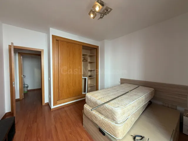 Vive en el corazón de Castelló d’Empúries: piso listo para entrar a vivir — 12