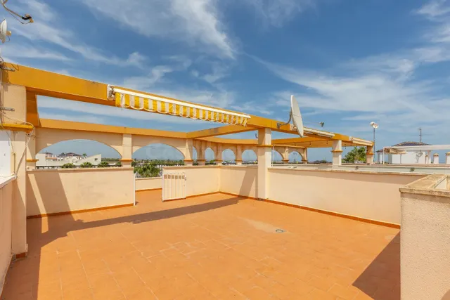 Apartamento de 2 dormitorios 1 baño en villa martin ( orihuela costa ) — 27