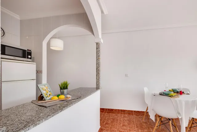 Apartamento de dos dormitorios en residencial con piscina comunitaria — 12