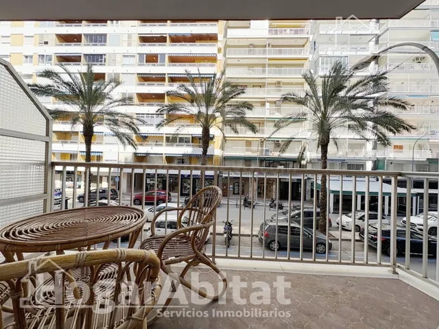 CON GARAJE Y TERRAZA JUNTO AL MAR - foto 2
