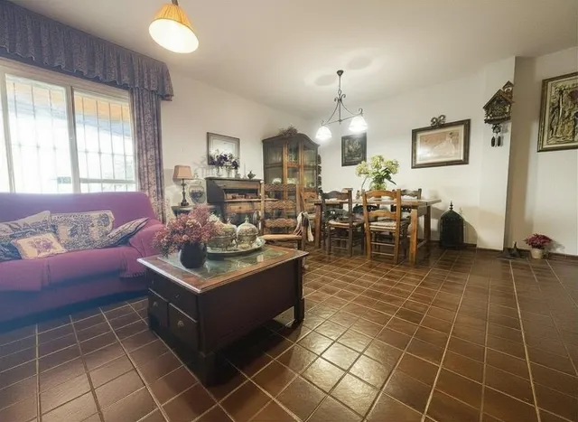 Casa de una planta con garaje y amplio patio en La Menacha - foto 2