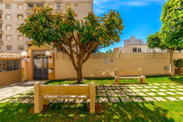 Apartamento totalmente reformado en urbanización con 2 piscinas, Aguas Nuevas, Torrevieja — 31