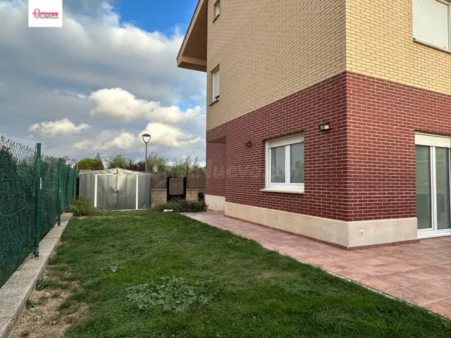 Espectacular Pareado Seminuevo en Cogollos por €238,000 - foto 3