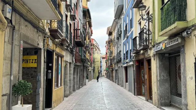 Un local con muchas posibilidades en pleno centro de Elgoiba - foto 2