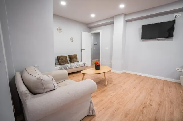 ALQUILER POR habitaciones EN PISO DE TRES DORMITORIOS, TOTAL - foto 2
