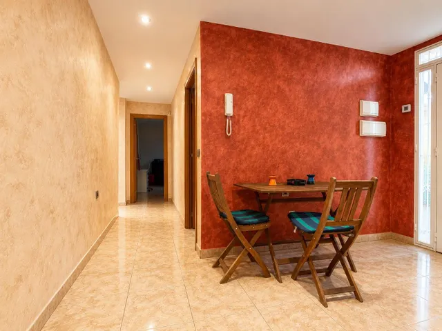 CASA INDEPENDIENTE CON 966 M/2 DE PARCELA EN NUEVO HIGUERON . — 7