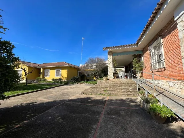 PARCELA DE 3000 M2 SEGREGABLE EN TRES CON DOS CHALETS — 25