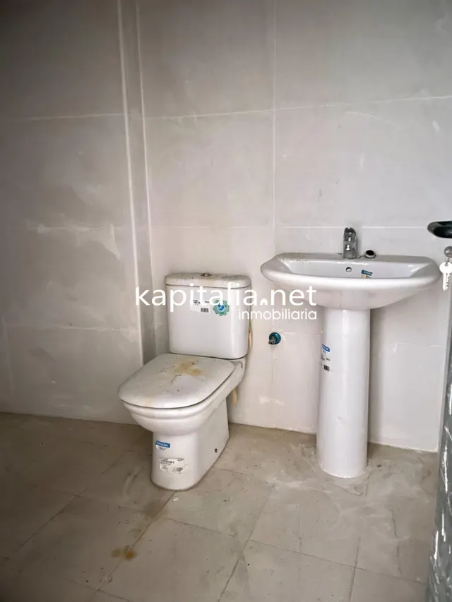 Local comercial en venta y alquiler, zona Avenida Almaig, Ontinyent. — 3