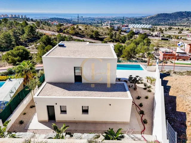 Moderna villa independiente con piscina privada y garaje — 45