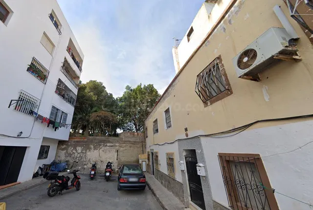 Se vende piso OKUPA en Almería (Almería). - foto 3