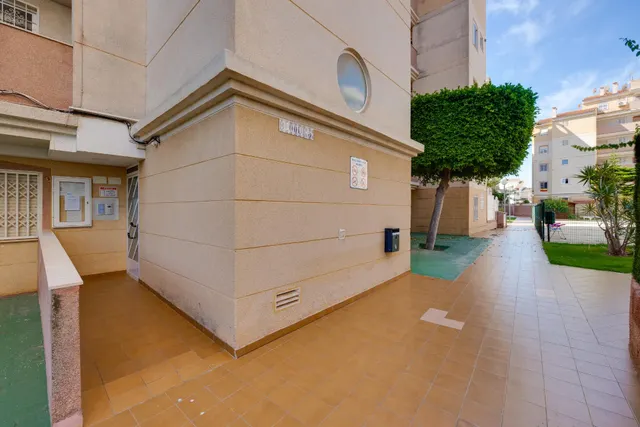 Apartamento de dos dormitorios en residencial con piscina comunitaria — 27