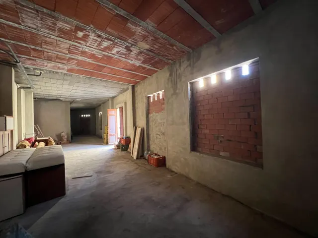 Oportunidad Inmobiliaria en Catral con : Casa Adosada Esquinera con Gran Potencial. — 14
