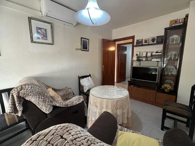 Piso de 4 dormitorios, patio y garaje a la venta en Cervantes — 14