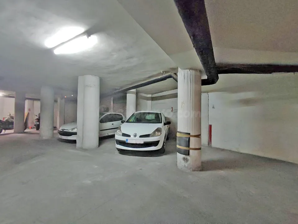 Plaza de aparcamiento en venta en Camino de Ronda