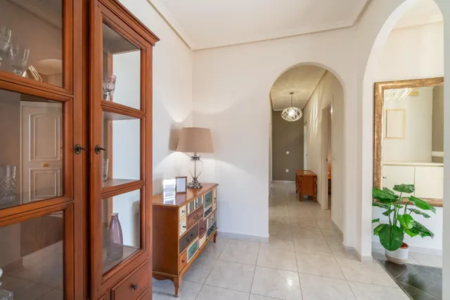 Maravillosa villa de una sola planta (aprox. 161 m2) con gran piscina privada. Cerca de colegios, del La Zenia Boulevard, ¡y a tan solo 15 minutos a pie de Playa Flamenca! — 11