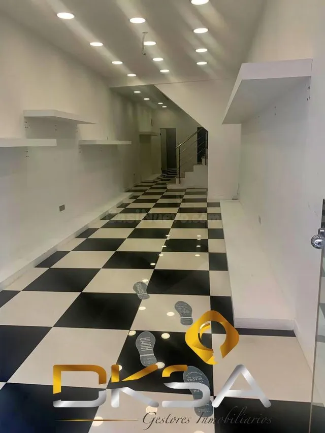 Amplio local comercial en alquiler en la mejor zona de Vila- - foto 2