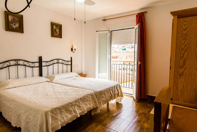 Hotel 33 habitaciones 1350m² en venta - South of spain — 41