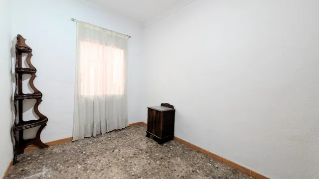 ¡Oportunidad única en la zona de Plaza de Barcelona!. Planta baja con entrada independiente y gran patio pisable. — 19