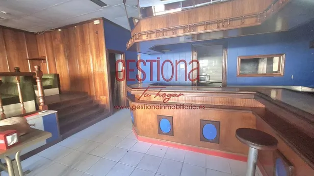 LOCAL COMERCIAL EN LA PENILLA. — 15