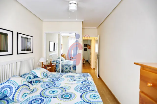 Piso impecable en Las Viñas con piscina comunitaria, terraza acristalada y muy cerca del mar — 15