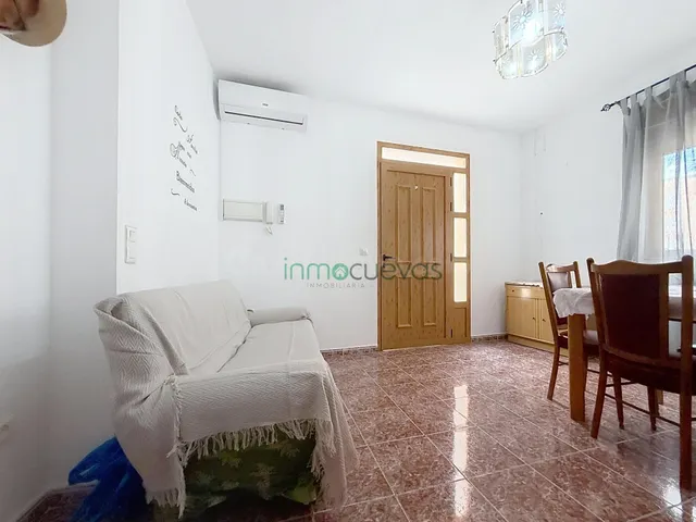PLANTA BAJA EN ESQUINA, LUMINOSA Y LISTA PARA ENTRAR A VIVIR - foto 3