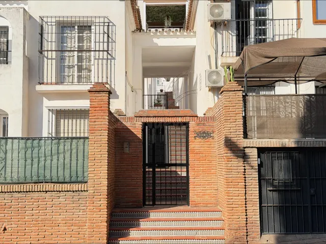 ADOSADO DE 3 DORMITORIOS CON TERRAZAS Y 50 m2 DE ESPACIO ADI - foto 3